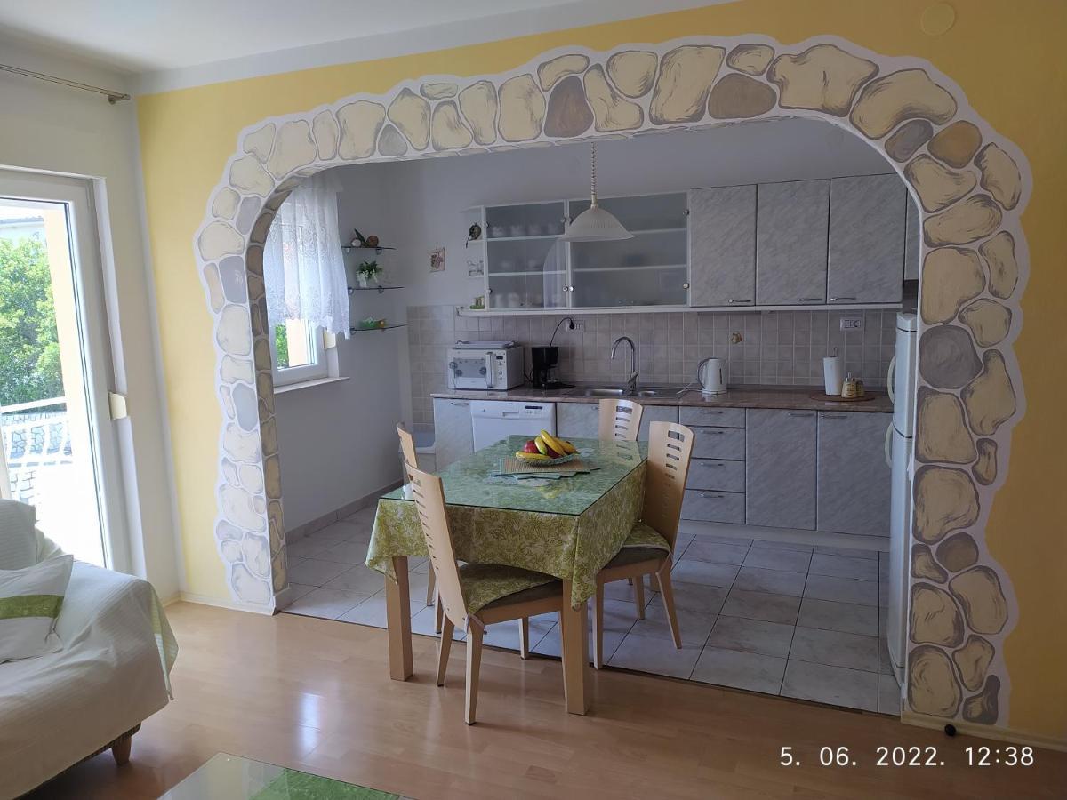 Apartment Sara Novi Vinodolski Esterno foto