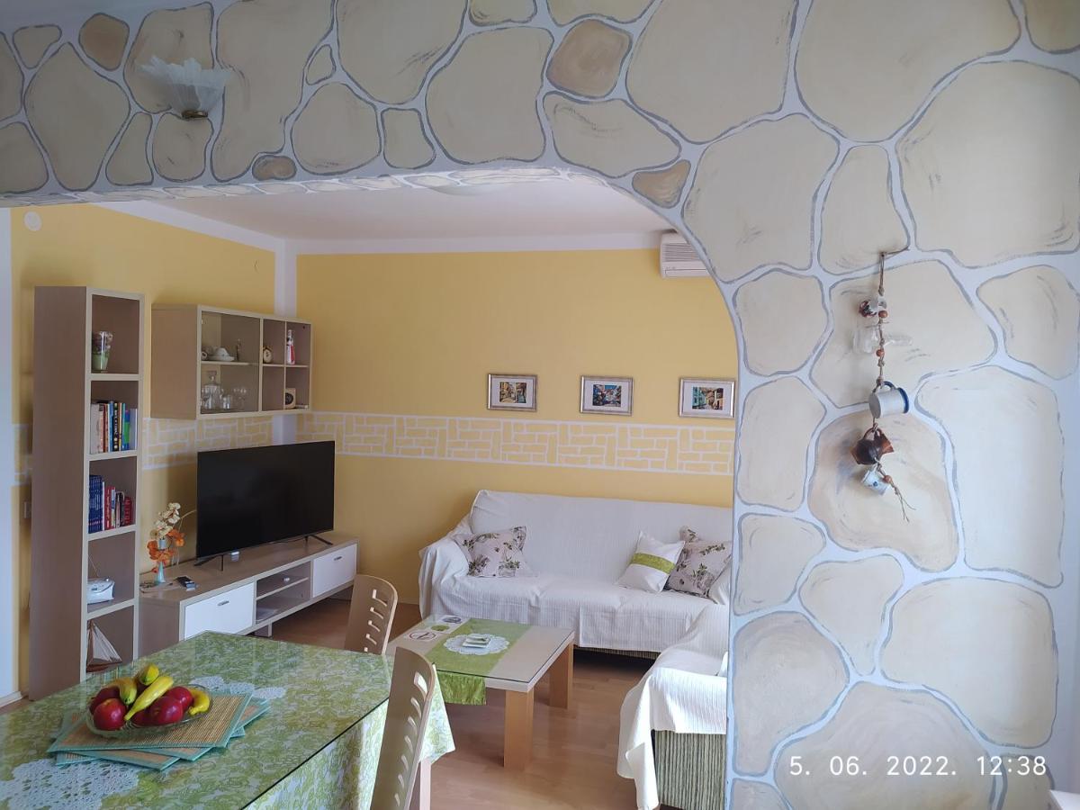 Apartment Sara Novi Vinodolski Esterno foto