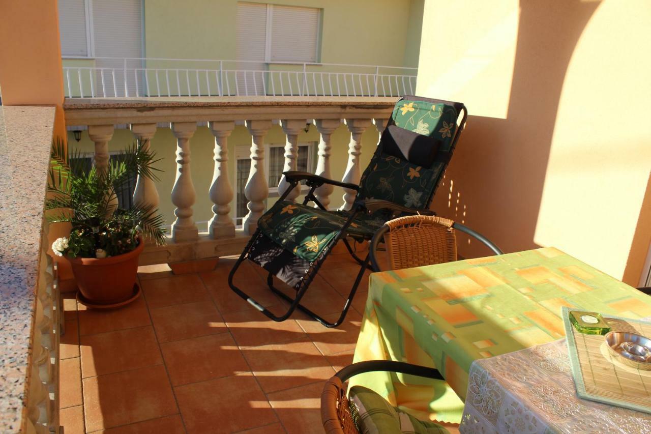 Apartment Sara Novi Vinodolski Esterno foto